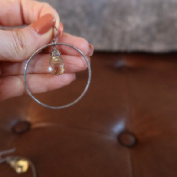 Faceted teardrops green/yellow stone&sterling silver front facing hoop earrings - Picture 9 of 16